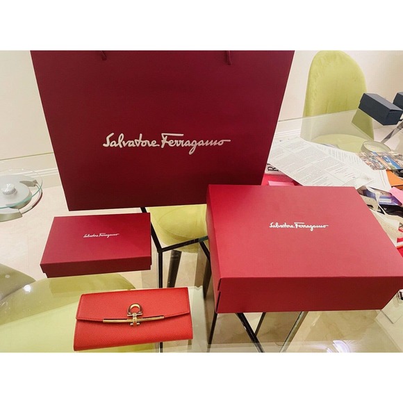 Salvatore Ferragamo Gancini continental wallet RED Gold Leather Clutch Large - Picture 9 of 11